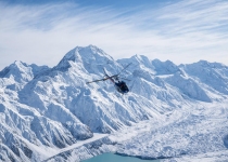 The Helicopter Line Mount Cook - Soaring above the snowy valley
